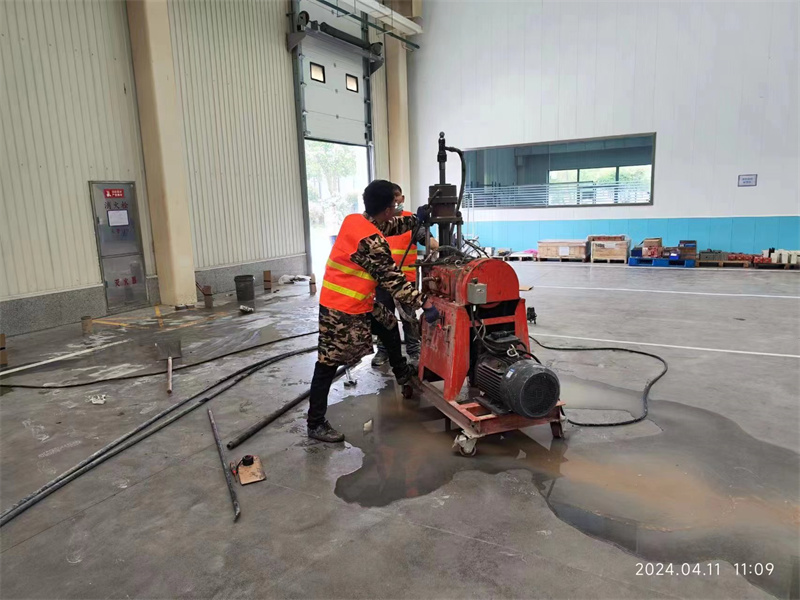 湖滨厂房地面下沉塌陷注浆加固施工